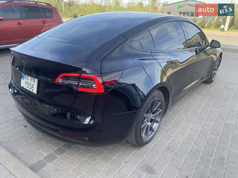 Седан Tesla Model 3 2019 в Шептицькому