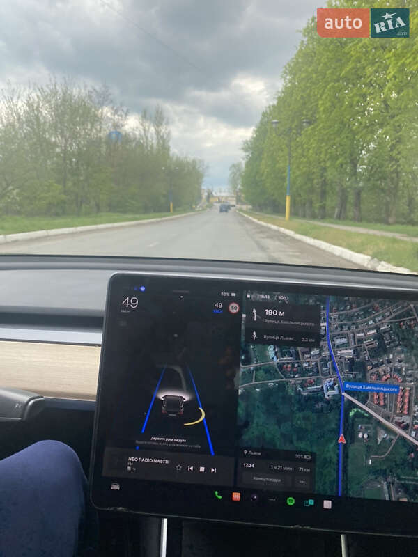 Седан Tesla Model 3 2019 в Шептицькому