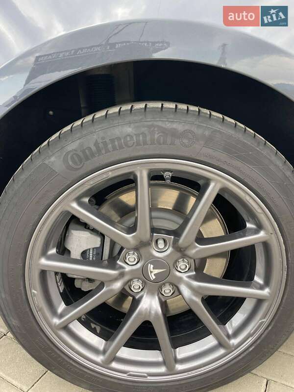 Седан Tesla Model 3 2018 в Хусті