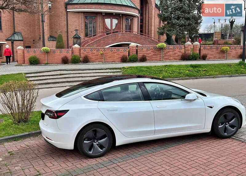 Седан Tesla Model 3 2018 в Києві