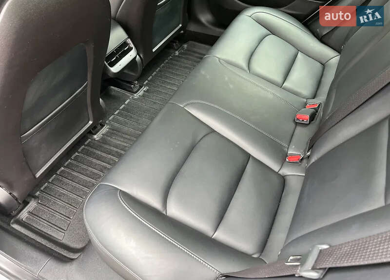 Седан Tesla Model 3 2018 в Києві
