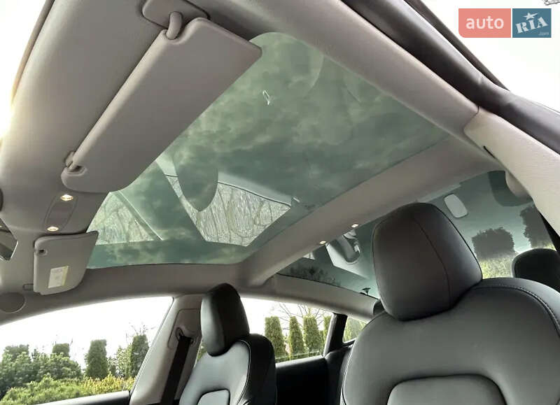 Седан Tesla Model 3 2018 в Києві