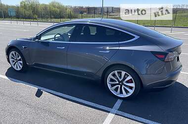 Седан Tesla Model 3 2019 в Ровно