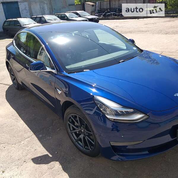 Седан Tesla Model 3 2018 в Запоріжжі