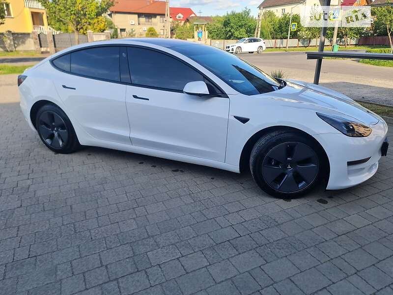 Седан Tesla Model 3 2021 в Мукачевому
