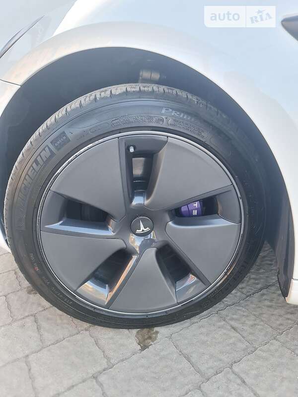 Седан Tesla Model 3 2021 в Мукачевому