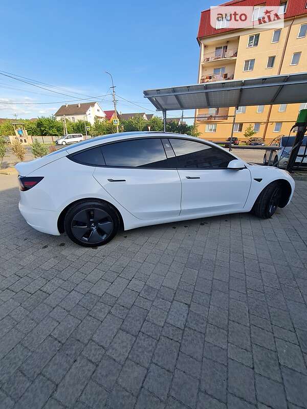 Седан Tesla Model 3 2021 в Мукачевому