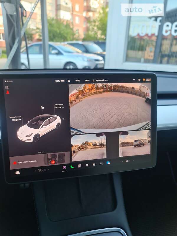 Седан Tesla Model 3 2021 в Мукачевому