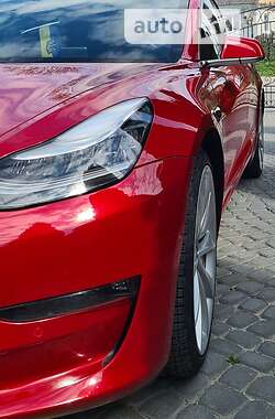 Седан Tesla Model 3 2018 в Кременце