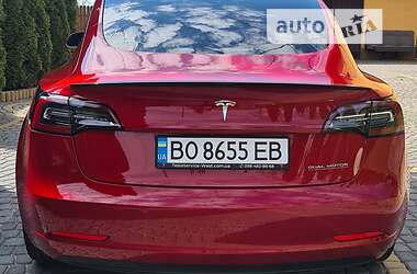 Седан Tesla Model 3 2018 в Кременце