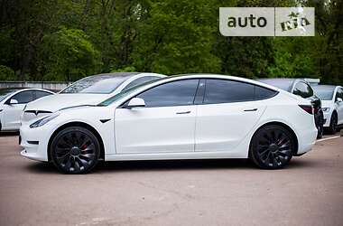 Седан Tesla Model 3 2021 в 