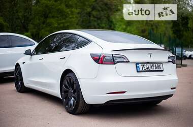 Седан Tesla Model 3 2021 в 