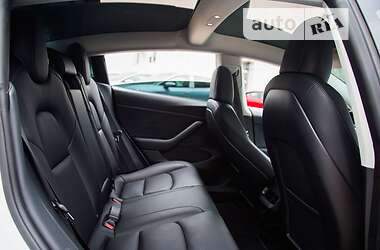 Седан Tesla Model 3 2021 в 