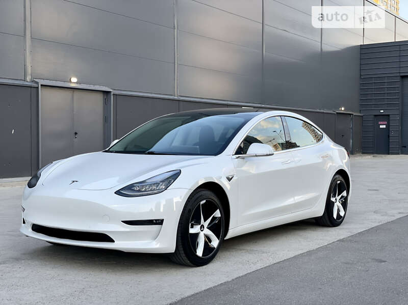 Седан Tesla Model 3 2020 в 