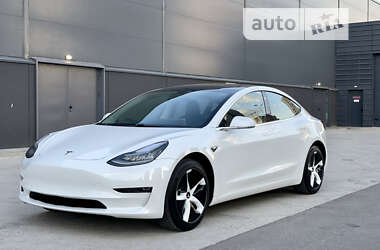Седан Tesla Model 3 2020 в 