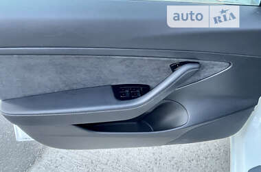 Седан Tesla Model 3 2020 в 