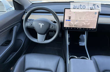 Седан Tesla Model 3 2020 в 