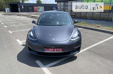 Седан Tesla Model 3 2021 в 