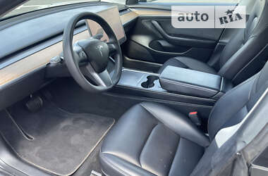 Седан Tesla Model 3 2021 в 