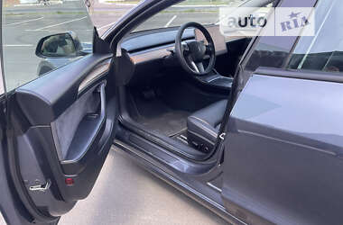Седан Tesla Model 3 2021 в 