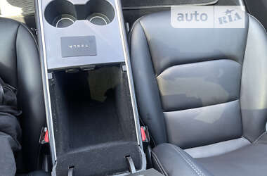 Седан Tesla Model 3 2021 в 