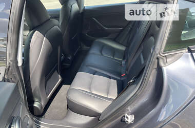 Седан Tesla Model 3 2021 в 