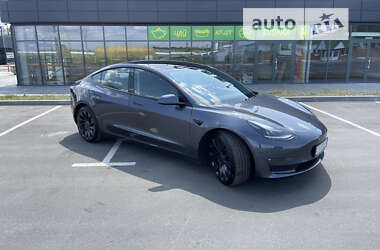 Седан Tesla Model 3 2021 в Умани