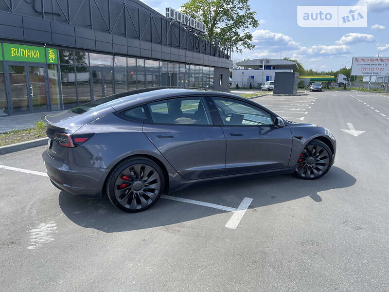 Седан Tesla Model 3 2021 в Умани