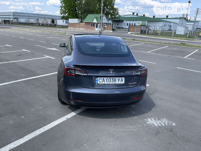 Седан Tesla Model 3 2021 в Умани