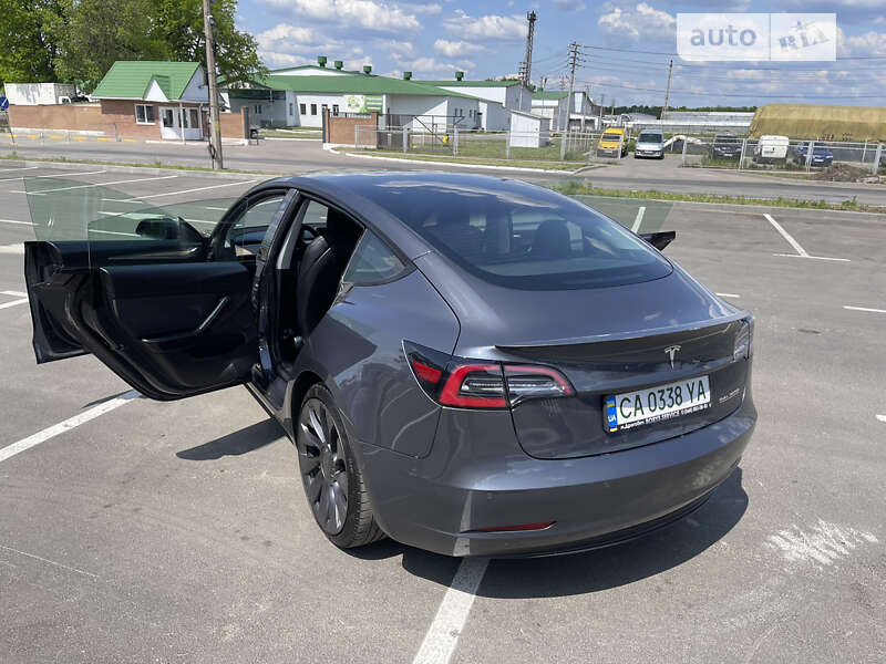 Седан Tesla Model 3 2021 в Умани