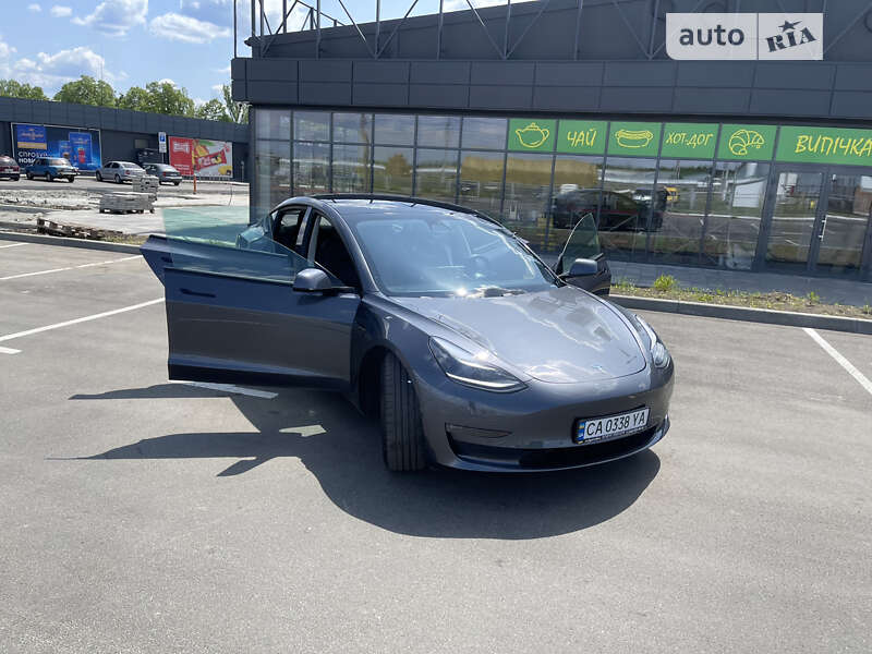 Седан Tesla Model 3 2021 в Умани