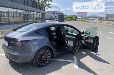 Седан Tesla Model 3 2021 в Умани