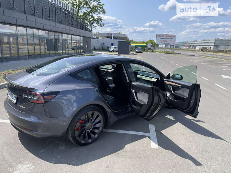 Седан Tesla Model 3 2021 в Умани