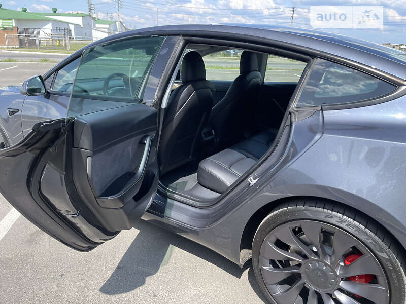 Седан Tesla Model 3 2021 в Умани
