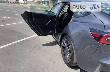 Седан Tesla Model 3 2021 в Умани