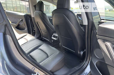 Седан Tesla Model 3 2021 в Киеве