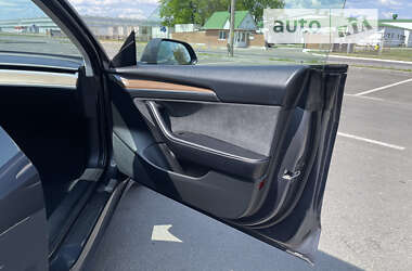 Седан Tesla Model 3 2021 в Умани
