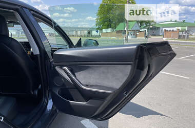 Седан Tesla Model 3 2021 в Умани