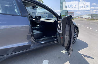 Седан Tesla Model 3 2021 в Умани
