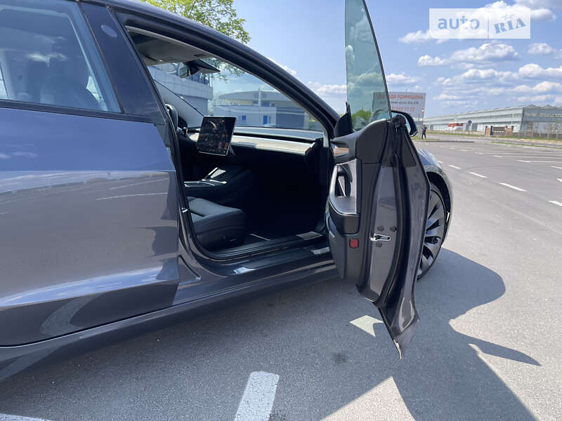 Седан Tesla Model 3 2021 в Умани