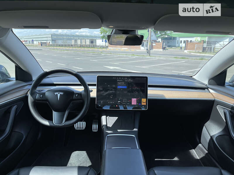 Седан Tesla Model 3 2021 в Умани