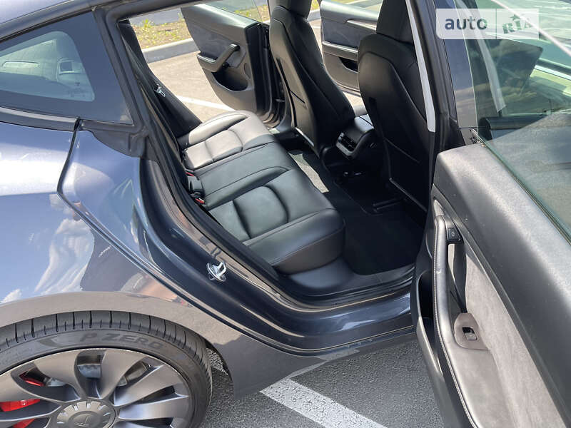 Седан Tesla Model 3 2021 в Умани
