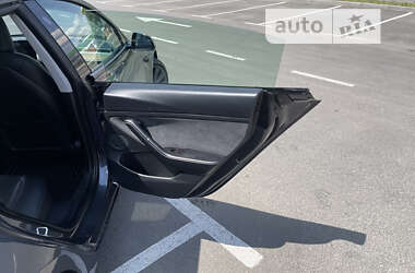 Седан Tesla Model 3 2021 в Умани