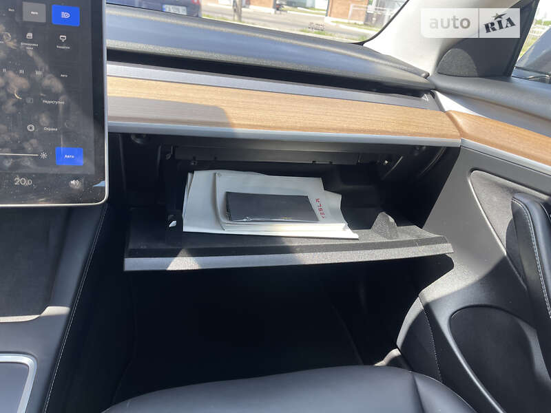 Седан Tesla Model 3 2021 в Умани