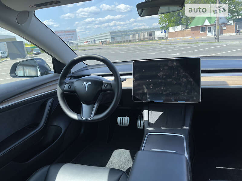 Седан Tesla Model 3 2021 в Умани