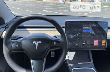 Седан Tesla Model 3 2021 в Умани