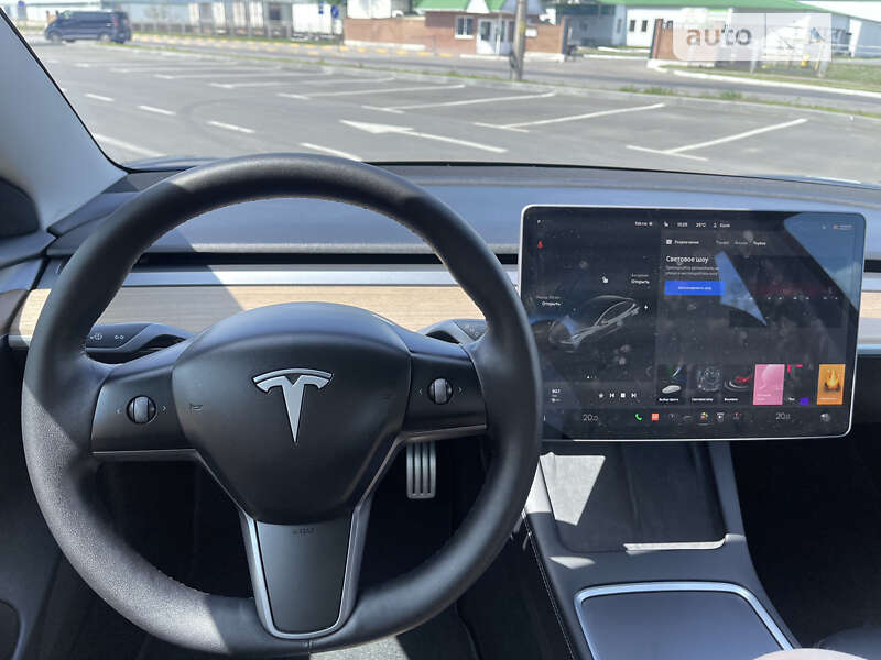 Седан Tesla Model 3 2021 в Умани