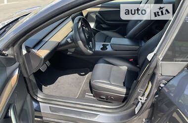 Седан Tesla Model 3 2021 в Киеве