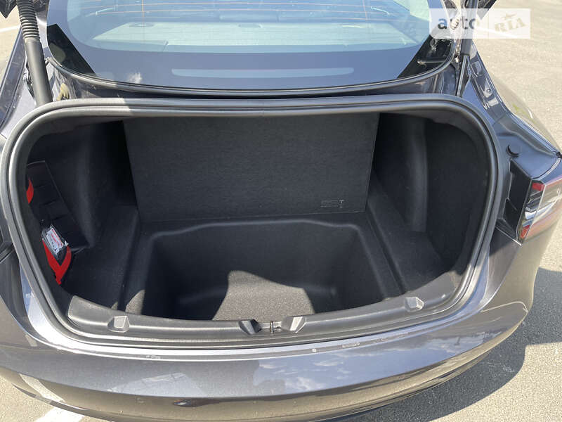 Седан Tesla Model 3 2021 в Умани