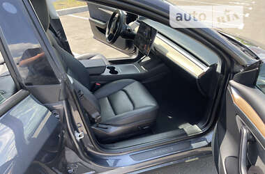Седан Tesla Model 3 2021 в Умани